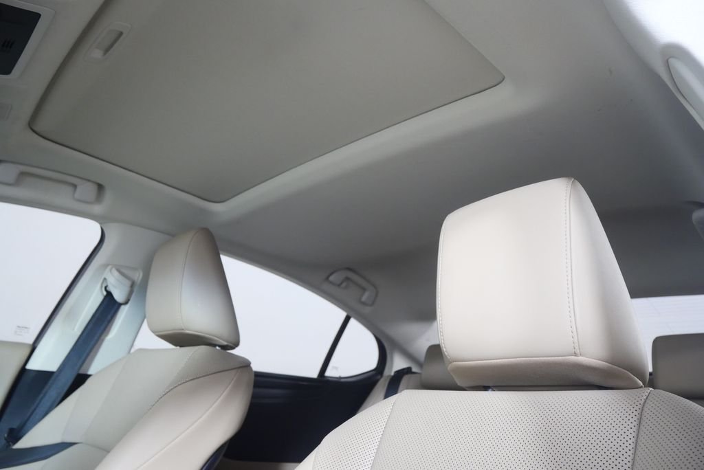 Used 2019 White Pearl Lexus 350 image 11