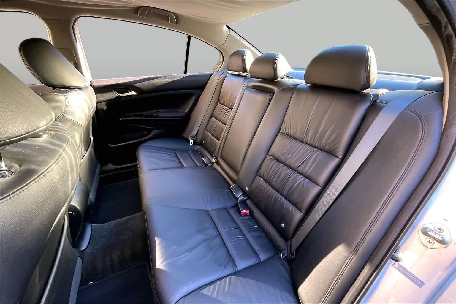 Used 2012 Alabaster Silver Metallic Honda SE image 18