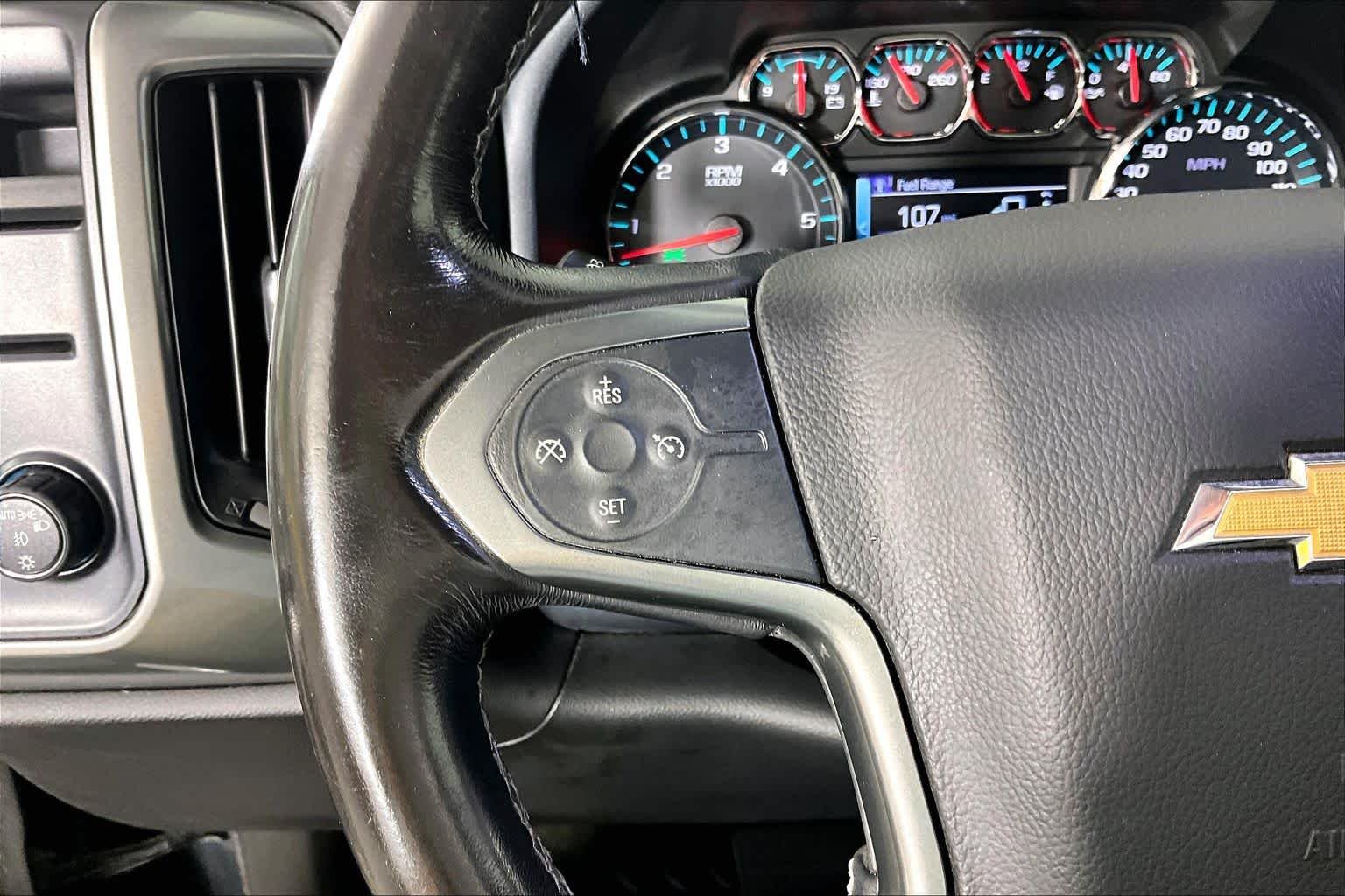 Used 2018 GRAPHITE METALLIC Chevrolet LT image 23