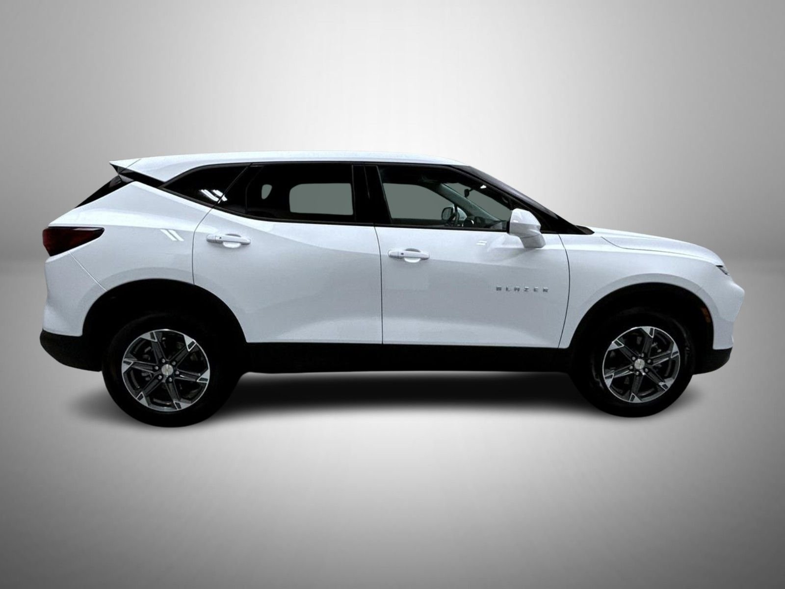 Used 2025 White Chevrolet LT image 4