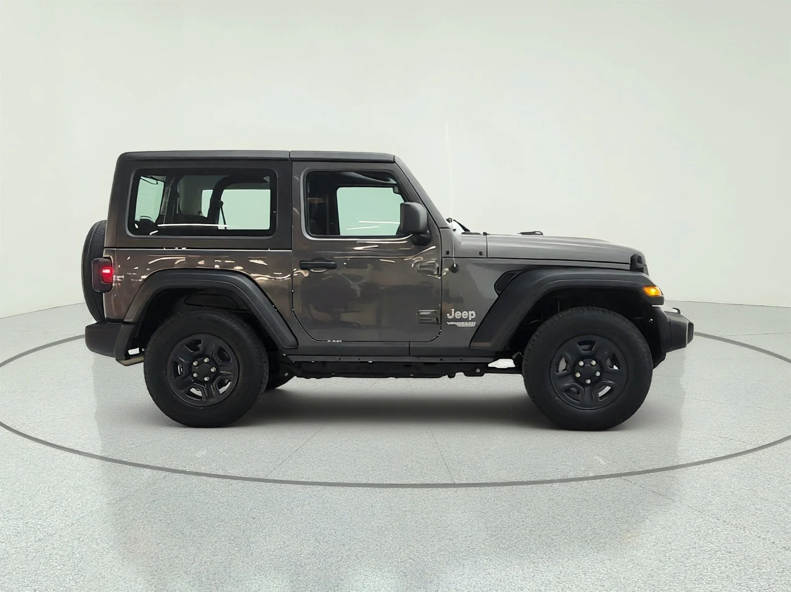 Used 2018 Granite Crystal Metallic Clearcoat Jeep Sport image 4