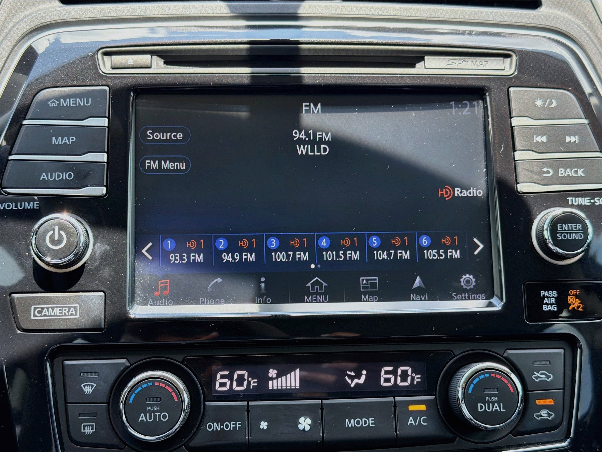 Used 2017 Pearl White Nissan SR image 29