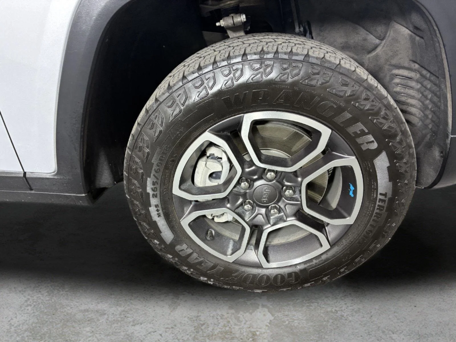 Used 2023 Silver Zynith Jeep Trailhawk image 14