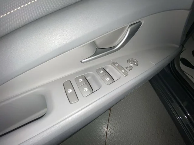 Used 2026 Gray Hyundai SEL Sport image 13