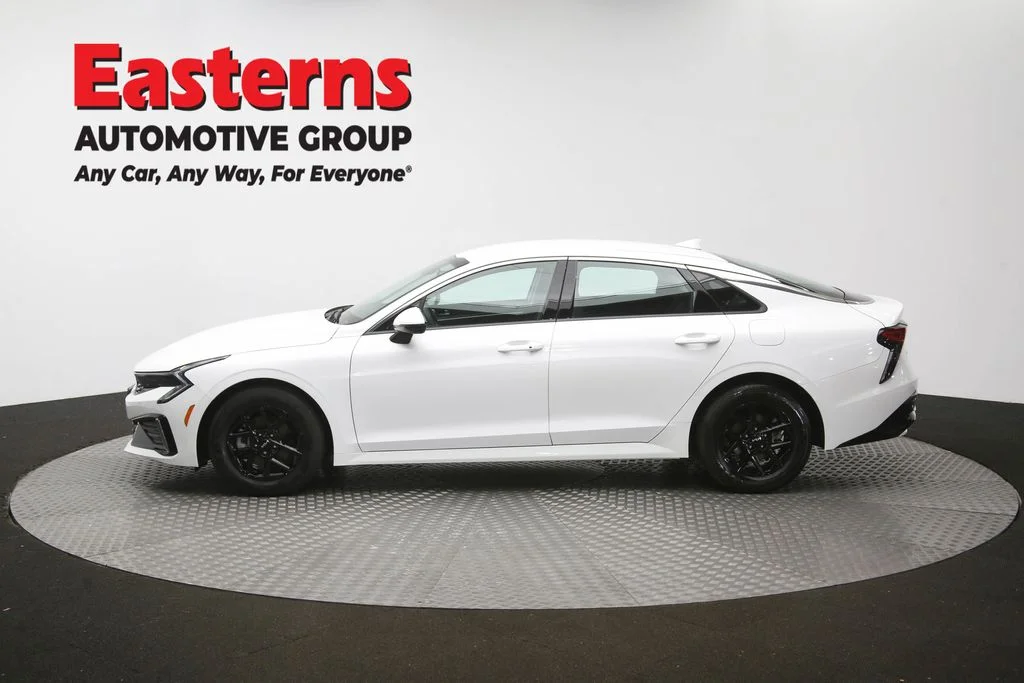 Used 2025 White Kia LXS image 59
