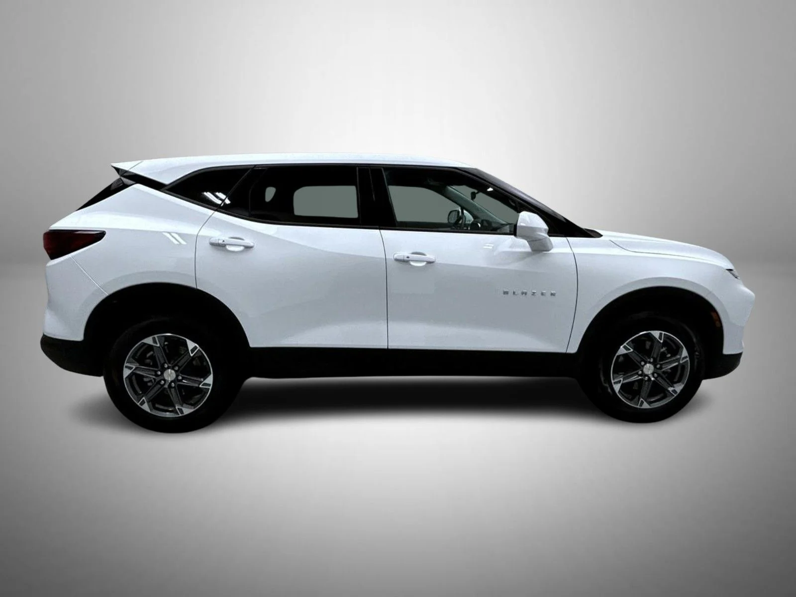 Used 2025 White Chevrolet LT image 4
