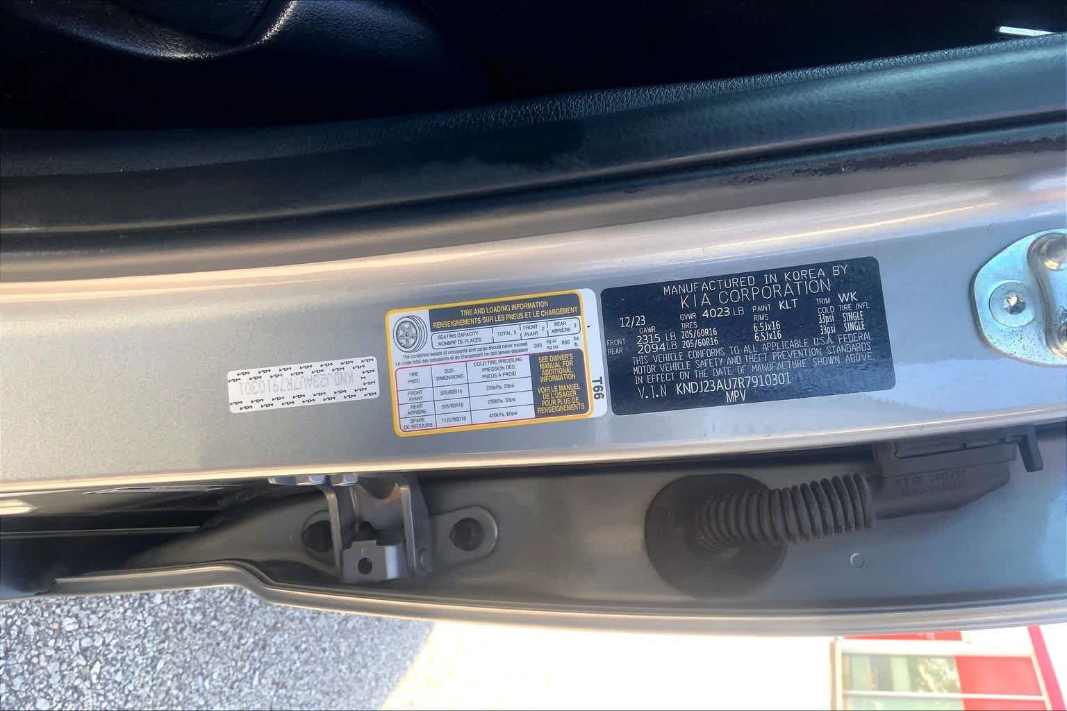 Certified Used 2024 Steel Gray Kia LX image 30