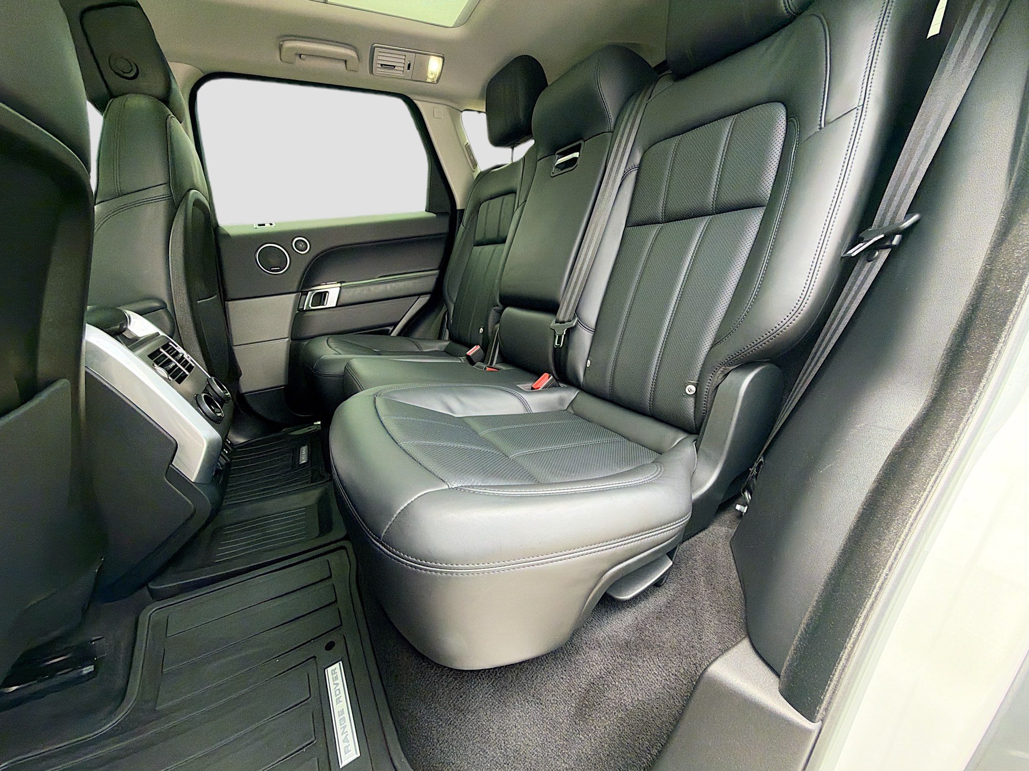Used 2019 Fuji White Land Rover HSE image 20