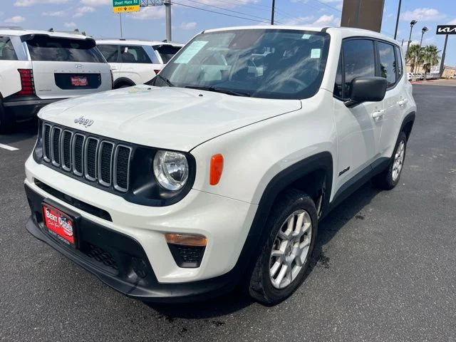 Used 2023 White Jeep Latitude image 3