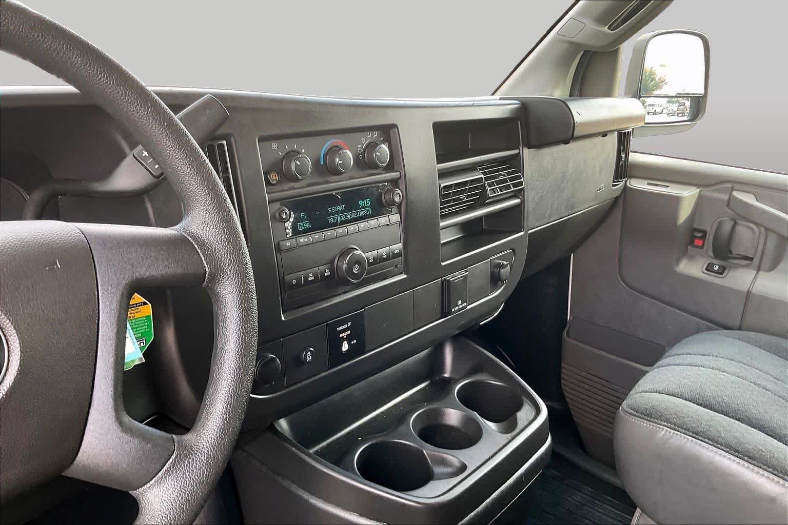 Used 2025 Summit White Chevrolet  image 6