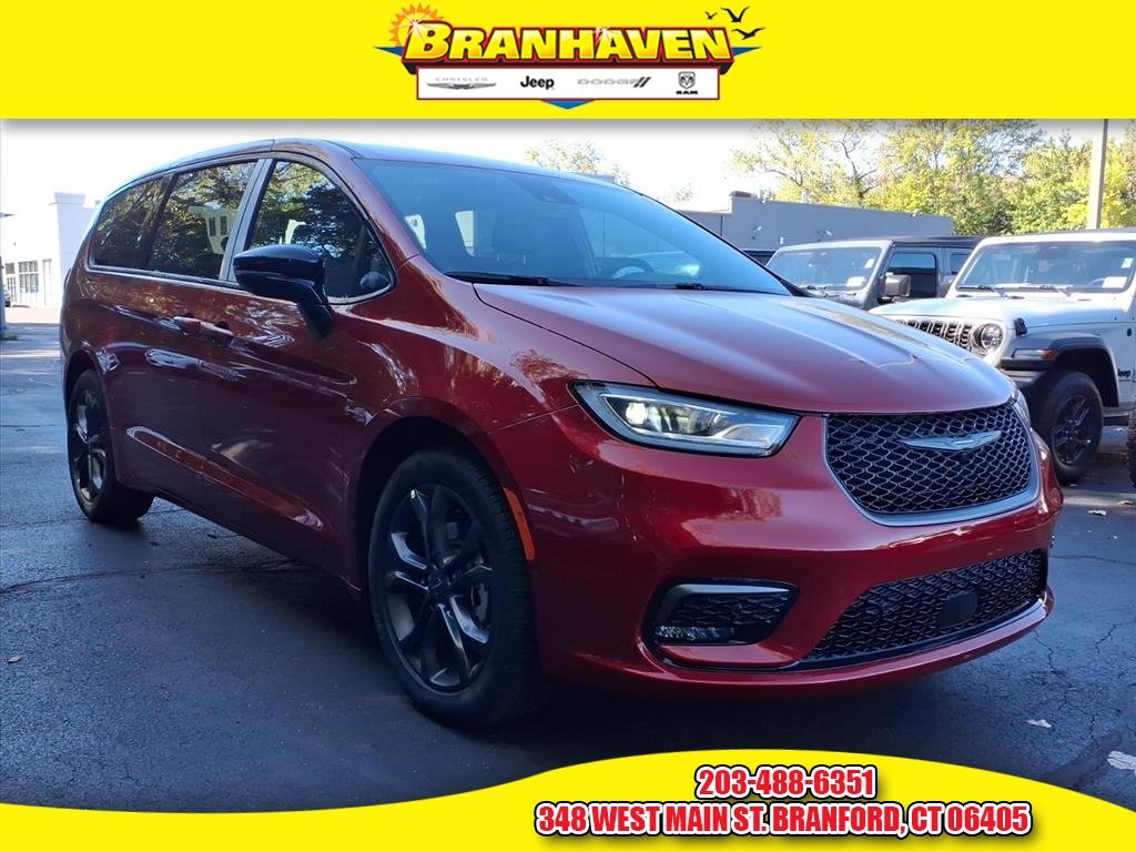 2026 Chrysler Pacifica Select's photo