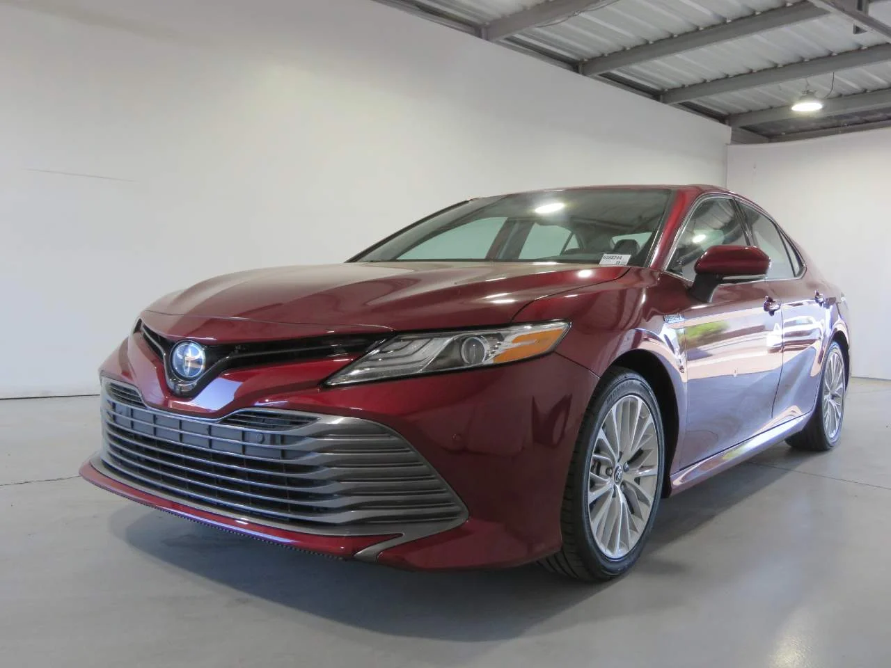 Used 2020 Ruby Flare Pearl Toyota XLE image 1