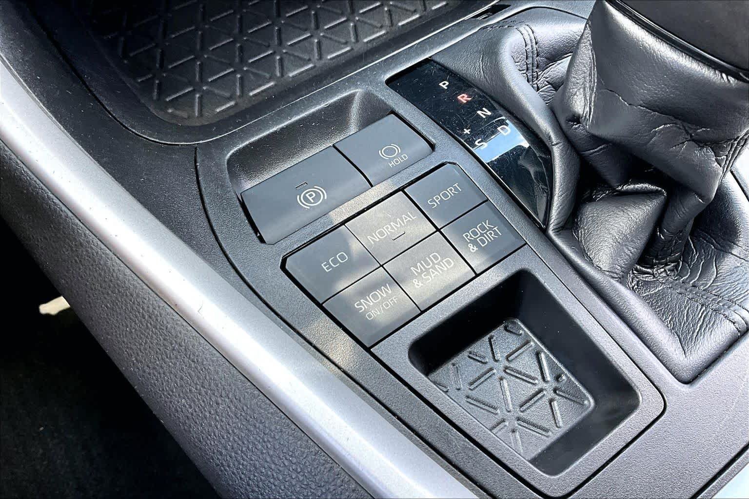Used 2021 Magnetic Gray Metallic Toyota XLE Premium image 33