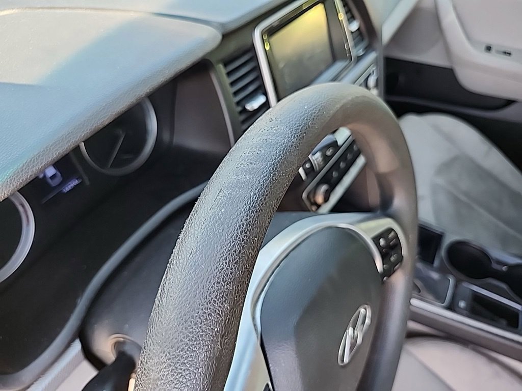 Used 2019 Silver Hyundai SE image 25