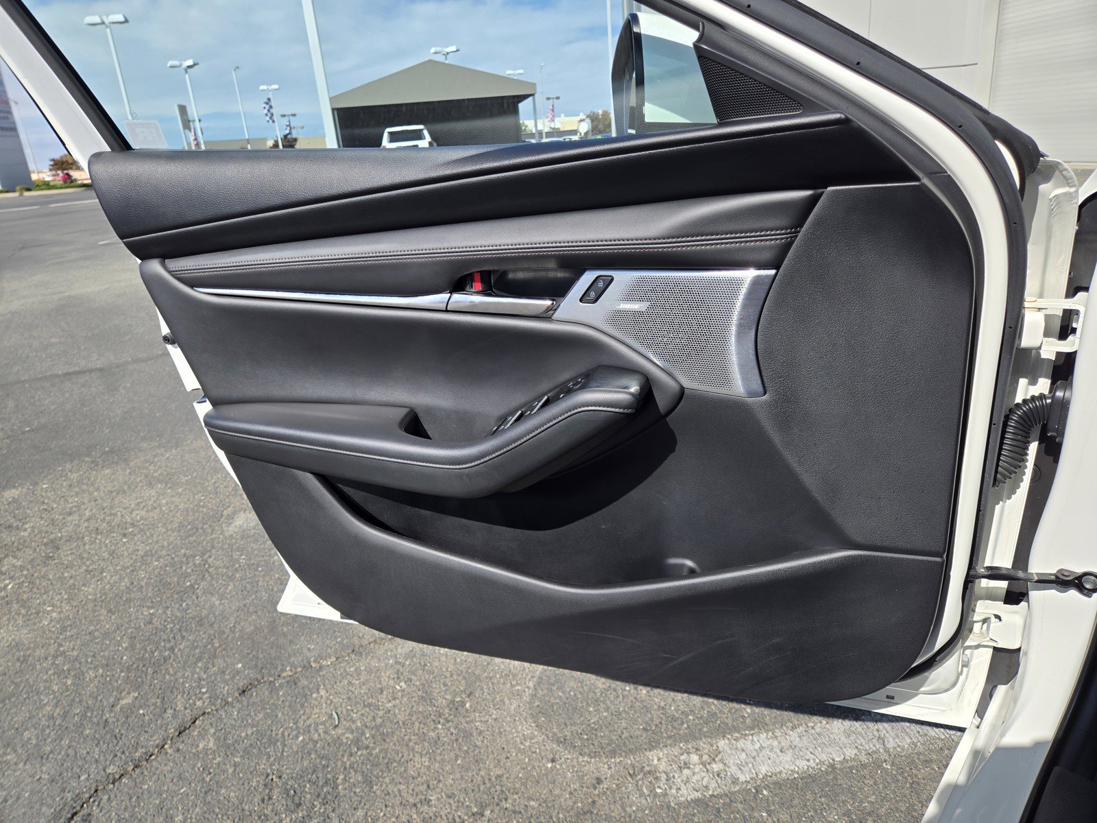 Used 2020 Snowflake White Pearl Mica Mazda Preferred Package image 27