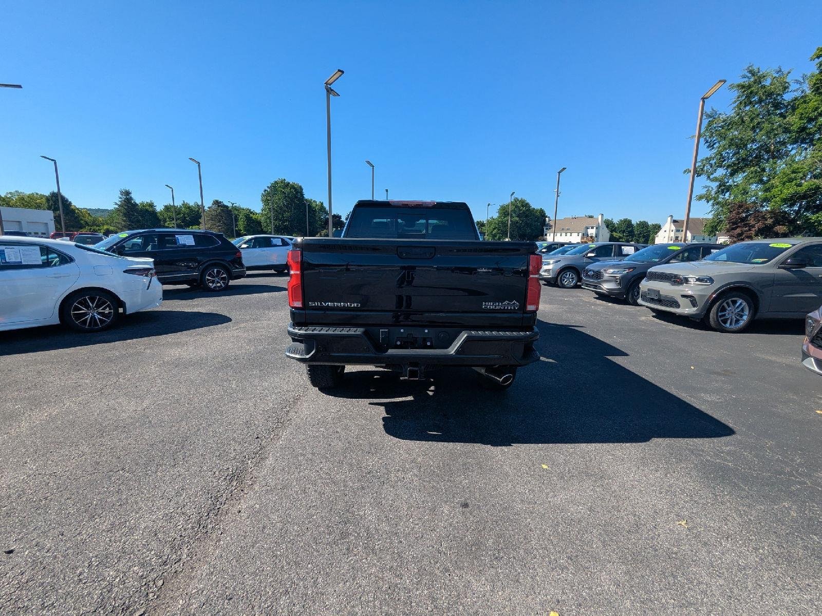 Used 2024 Black Chevrolet High Country image 7