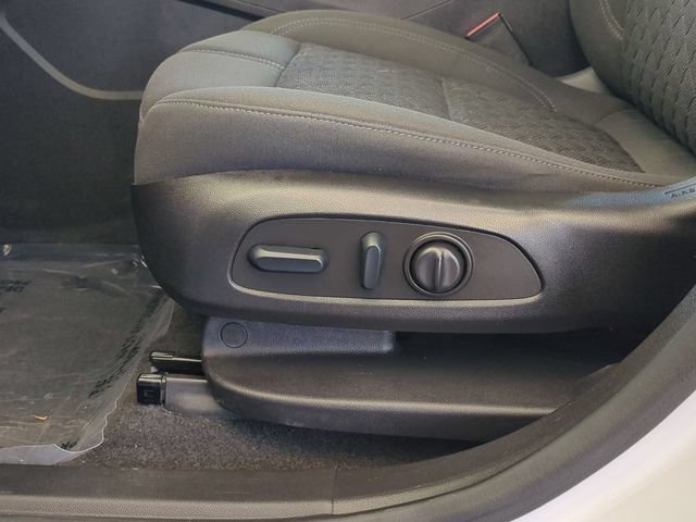 Used 2022 Summit White Chevrolet 2LT image 22