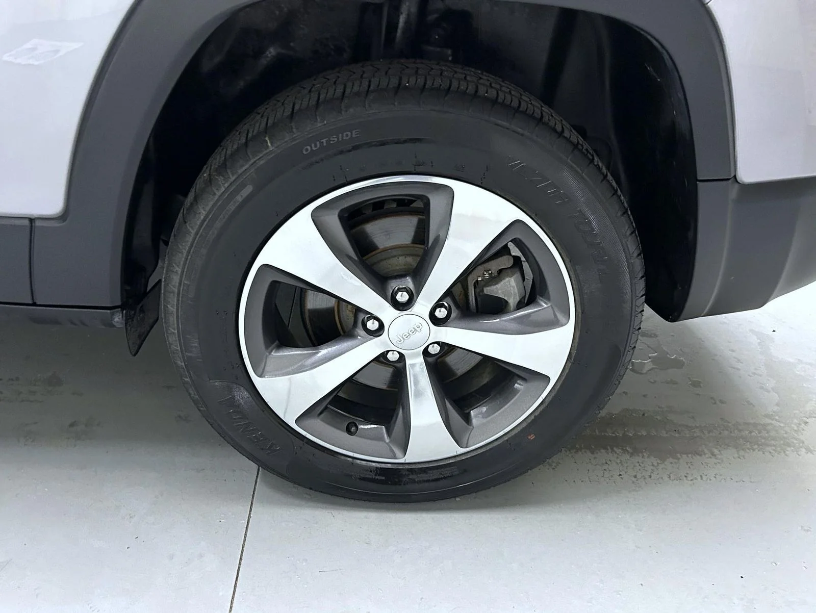 Used 2020 Silver Jeep Limited image 22