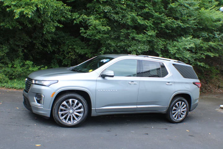 Used 2023 Sterling Gray Metallic Chevrolet Premier image 4