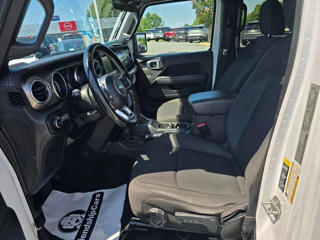 Used 2021 White Jeep Unlimited Sahara image 11