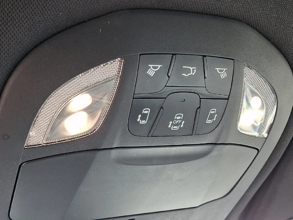 Used 2025 Diamond Black Crystal Pearlcoat Chrysler Select image 23