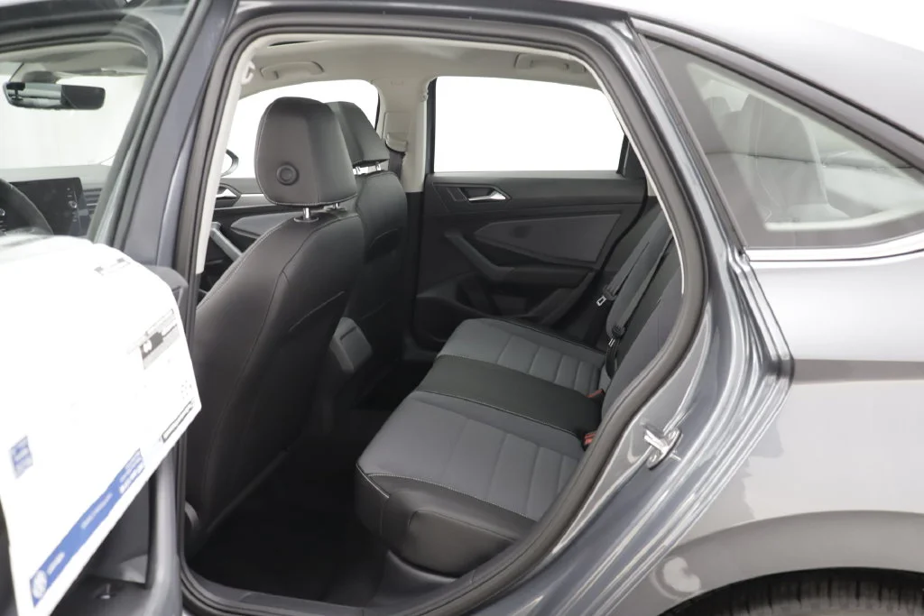 New 2027 Platinum Grey Volkswagen 1.5T SE image 14