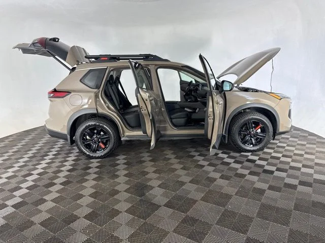 Used 2025 Beige/tan Nissan Rock Creek image 13