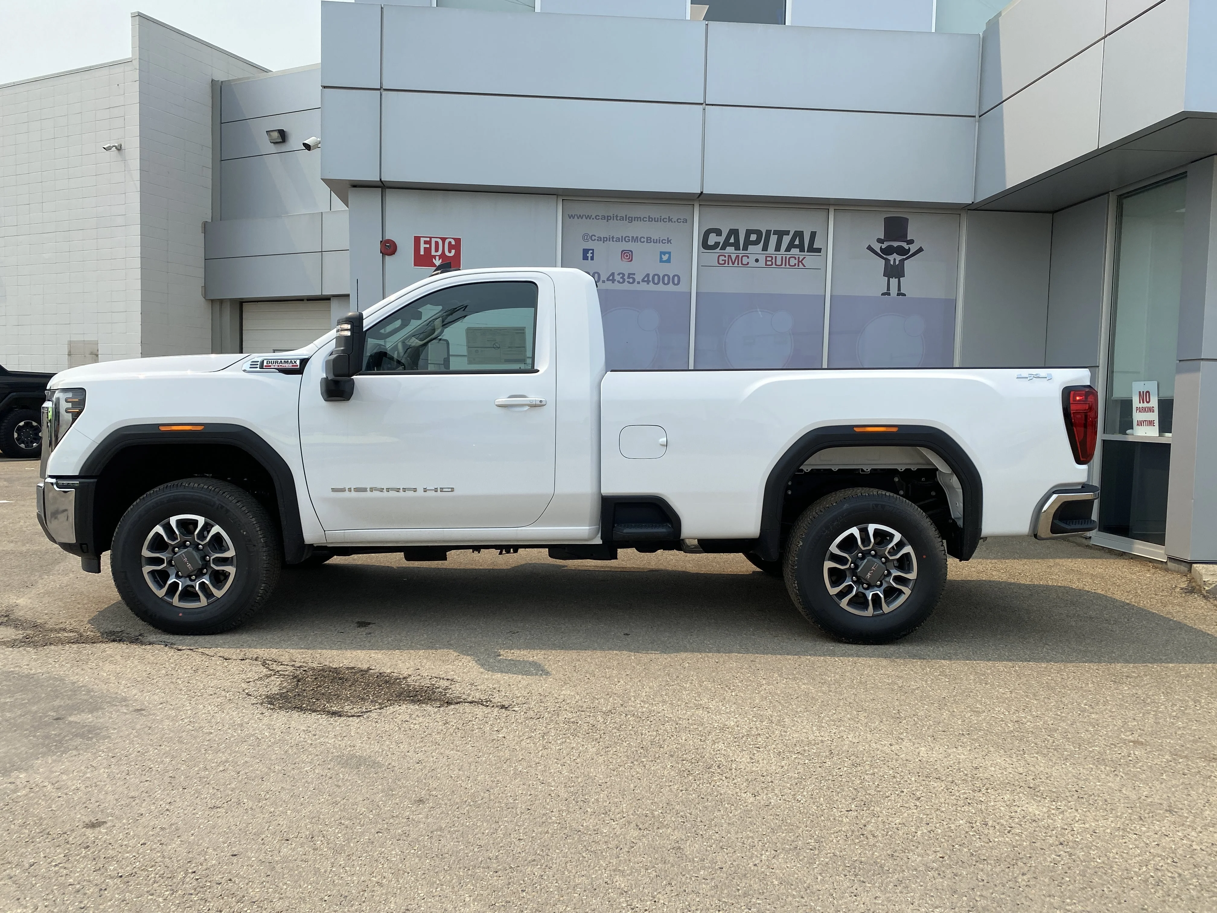 New 2026 Summit White GMC SLE image 3