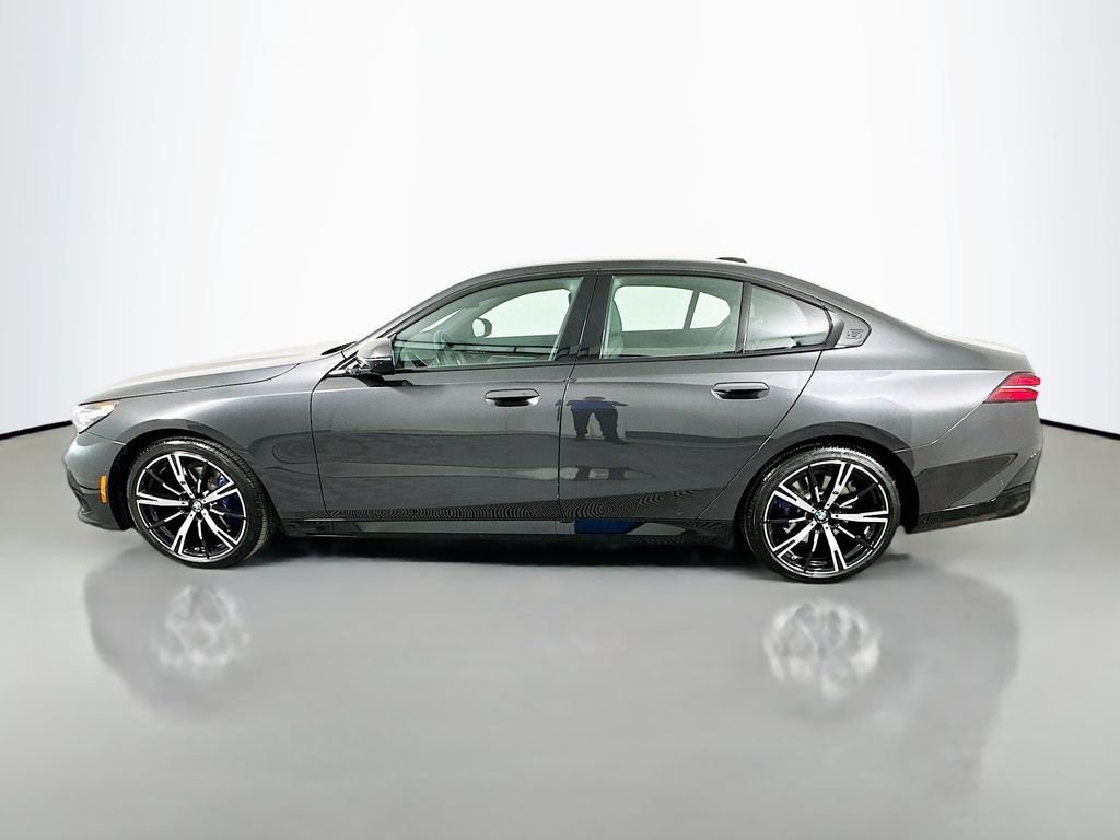 2025 BMW 5 Series 530i - Photo 8