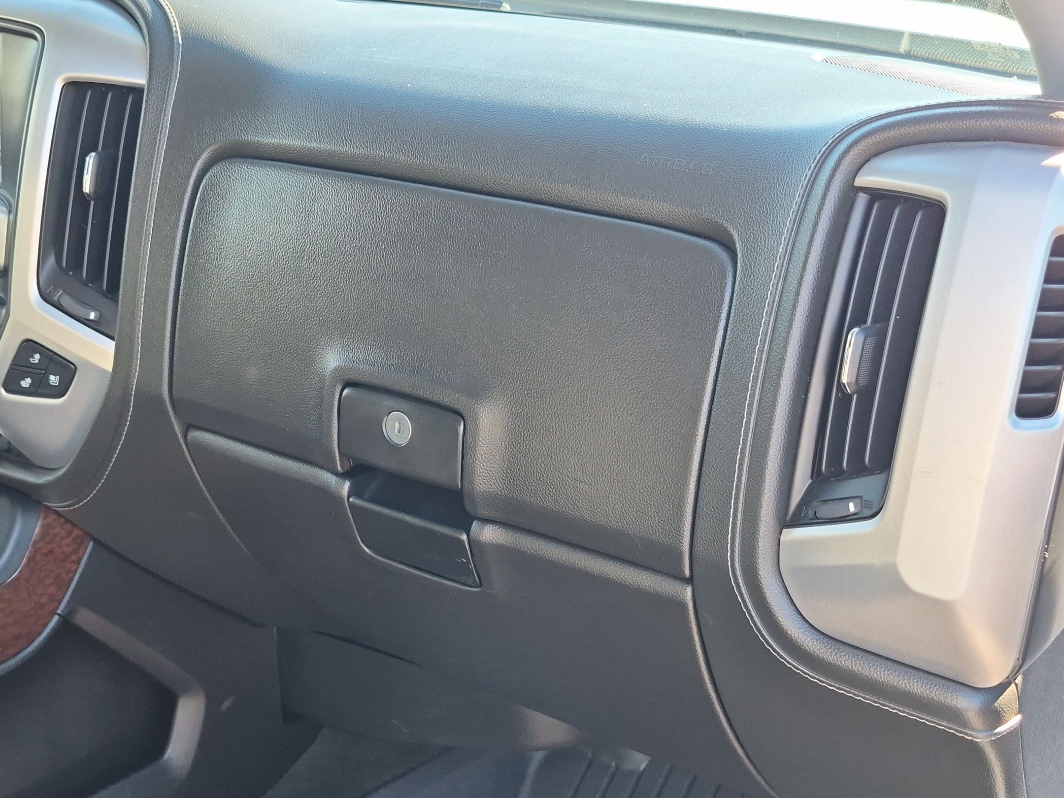 Used 2018 White GMC SLT image 30