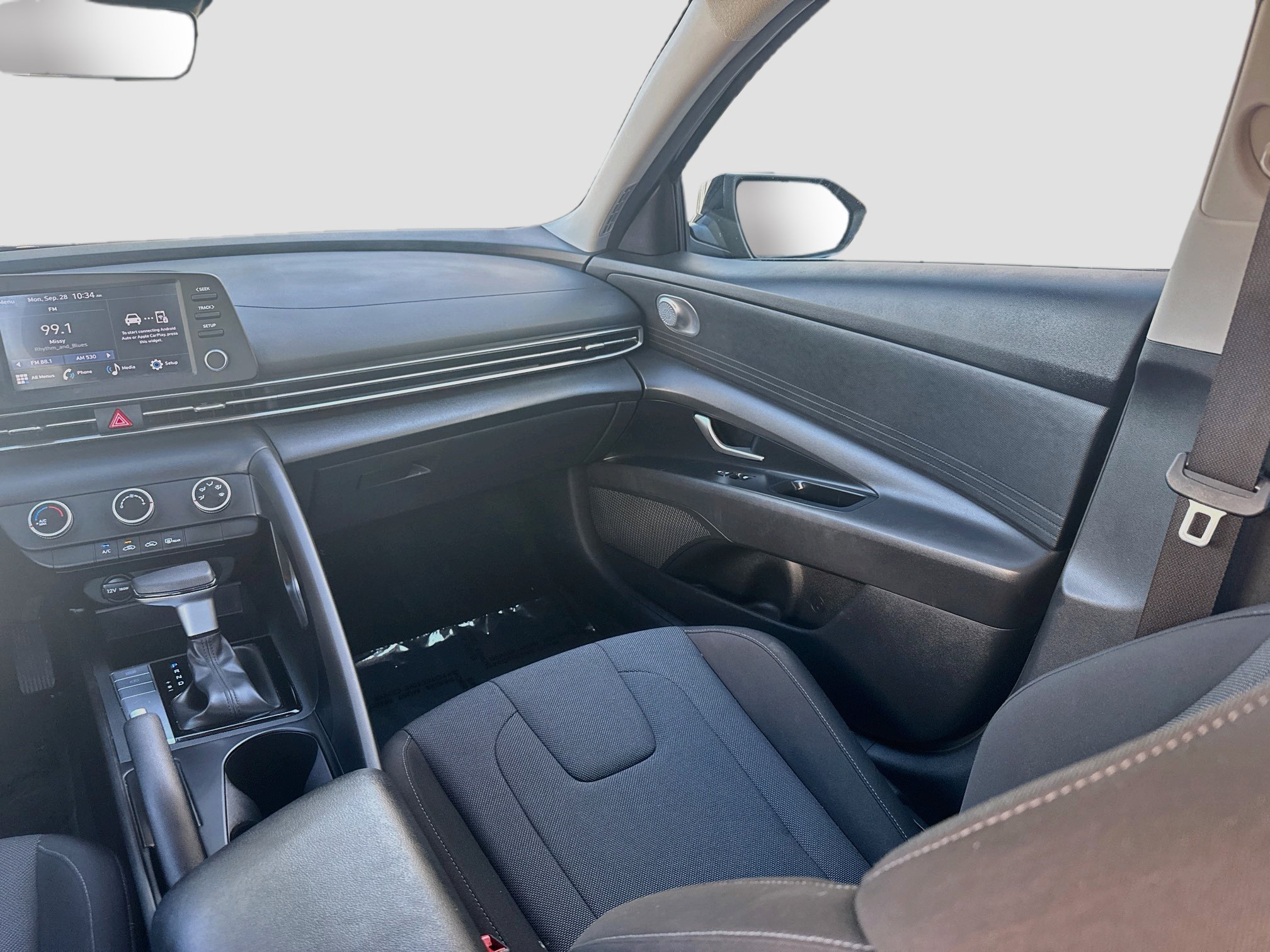 2025 Hyundai Elantra SE - Photo 19