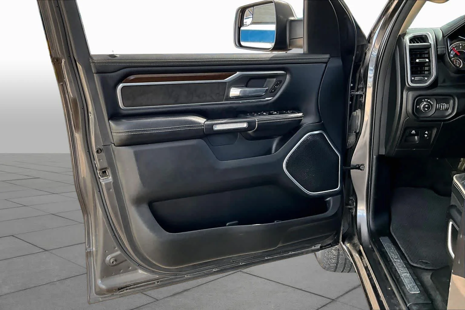 Used 2021 Granite Crystal Metallic Clearcoat Ram Laramie image 22