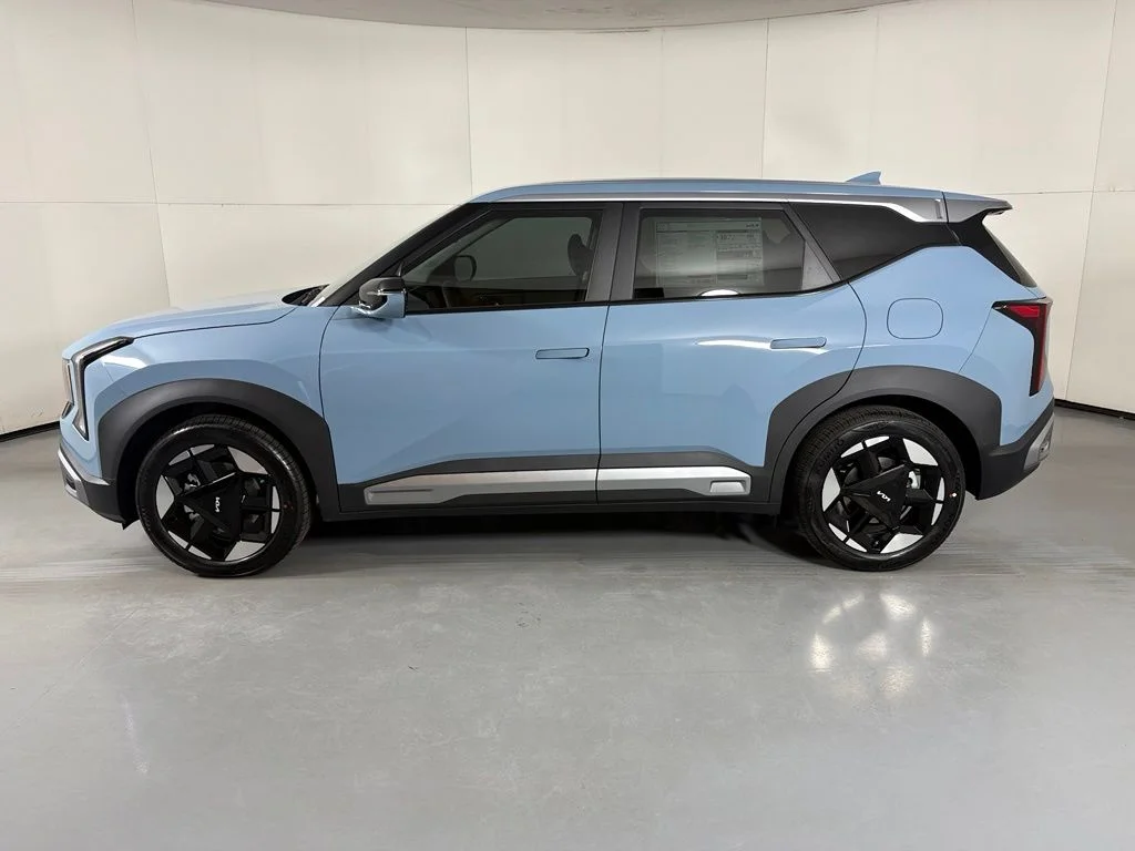 New 2027 Frost Blue Kia S image 5