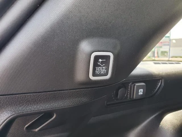 Used 2023 Silver Zynith Jeep Altitude image 29