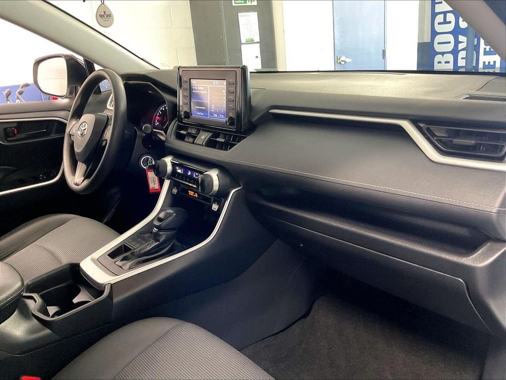 Used 2019 White Toyota LE image 13