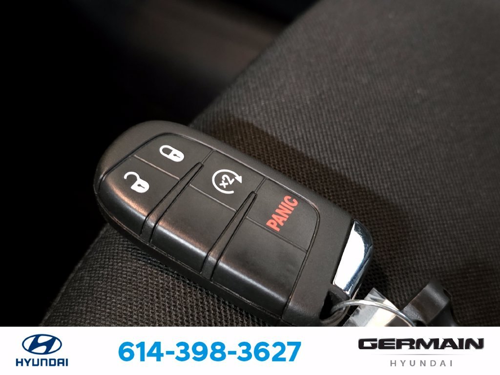 Used 2021 Teal Jeep Latitude image 34