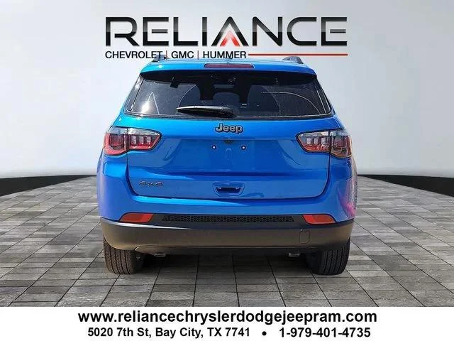 New 2026 Hydro Blue Pearl-Coat Exterior Paint Jeep Latitude image 6