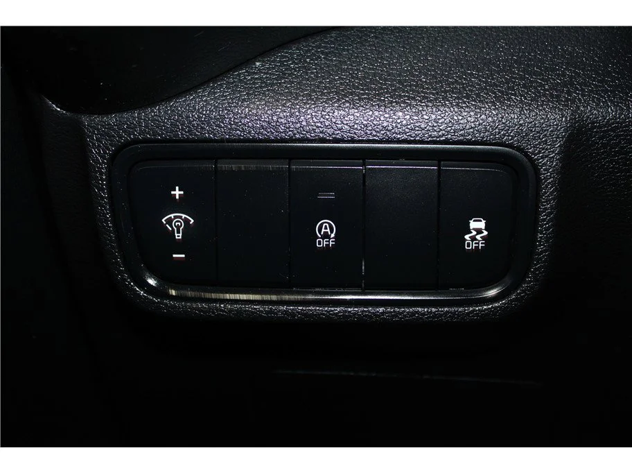Used 2020 Snow White Pearl Kia LX image 28