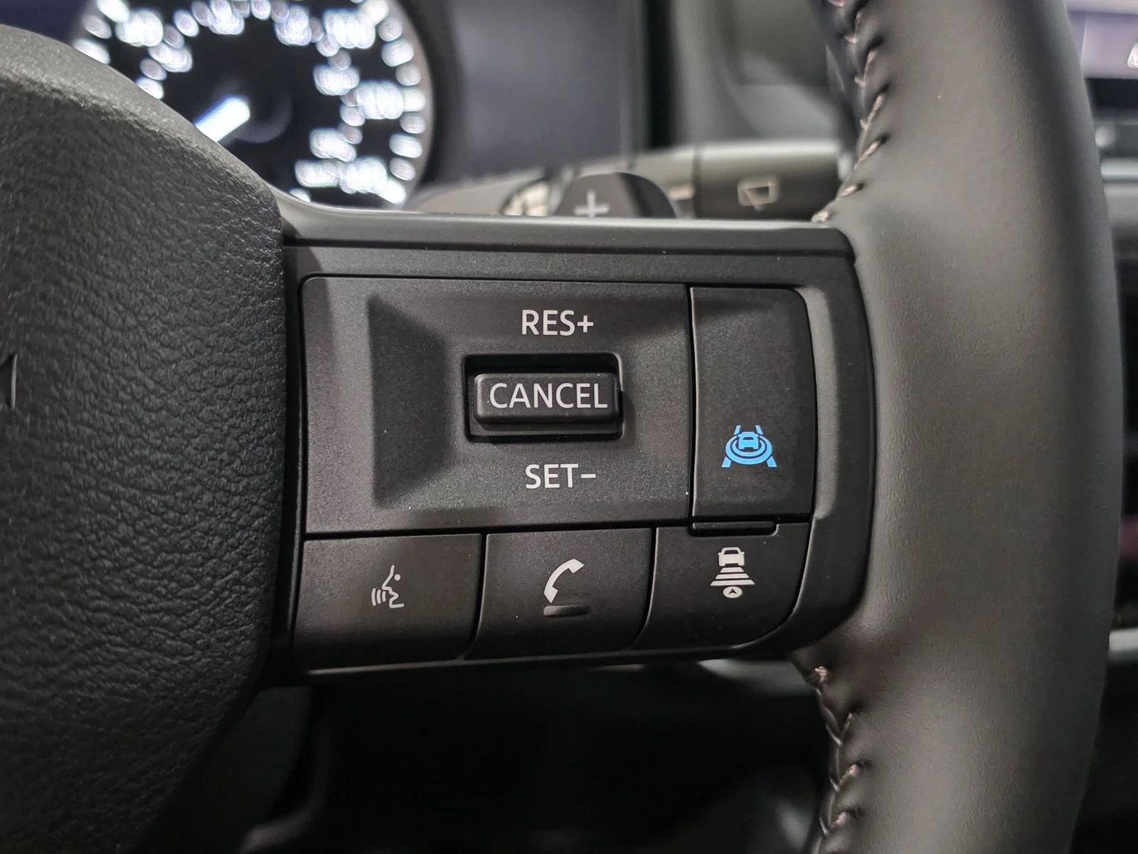 New 2026 Everest White Pearl TriCoat Nissan Dark Armor™ image 33