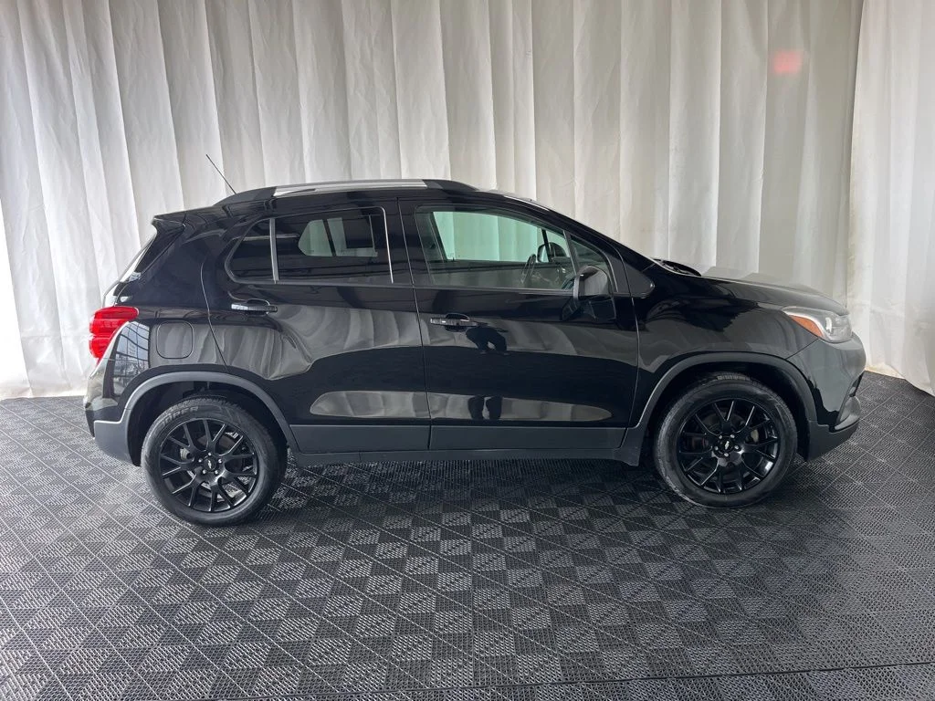 Used 2022 Black Chevrolet LT image 2