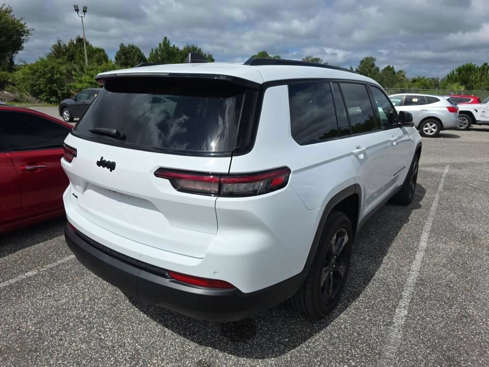 Used 2023 White Jeep Altitude image 2
