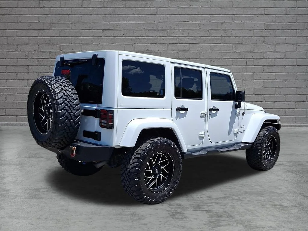 Used 2018 Bright White Clearcoat Jeep Sahara image 12