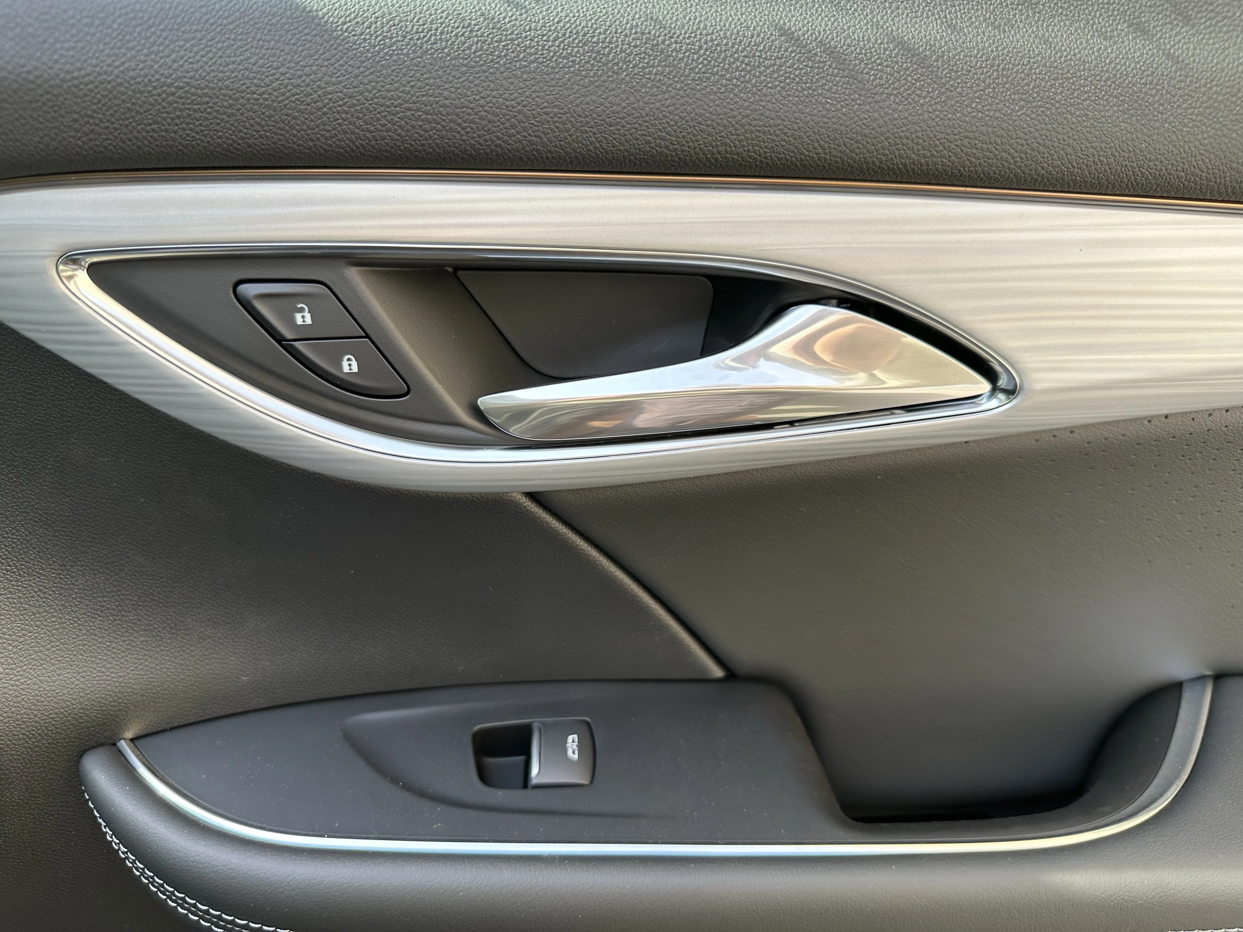 New 2026 Quartz Blue Metallic Buick Avenir image 20