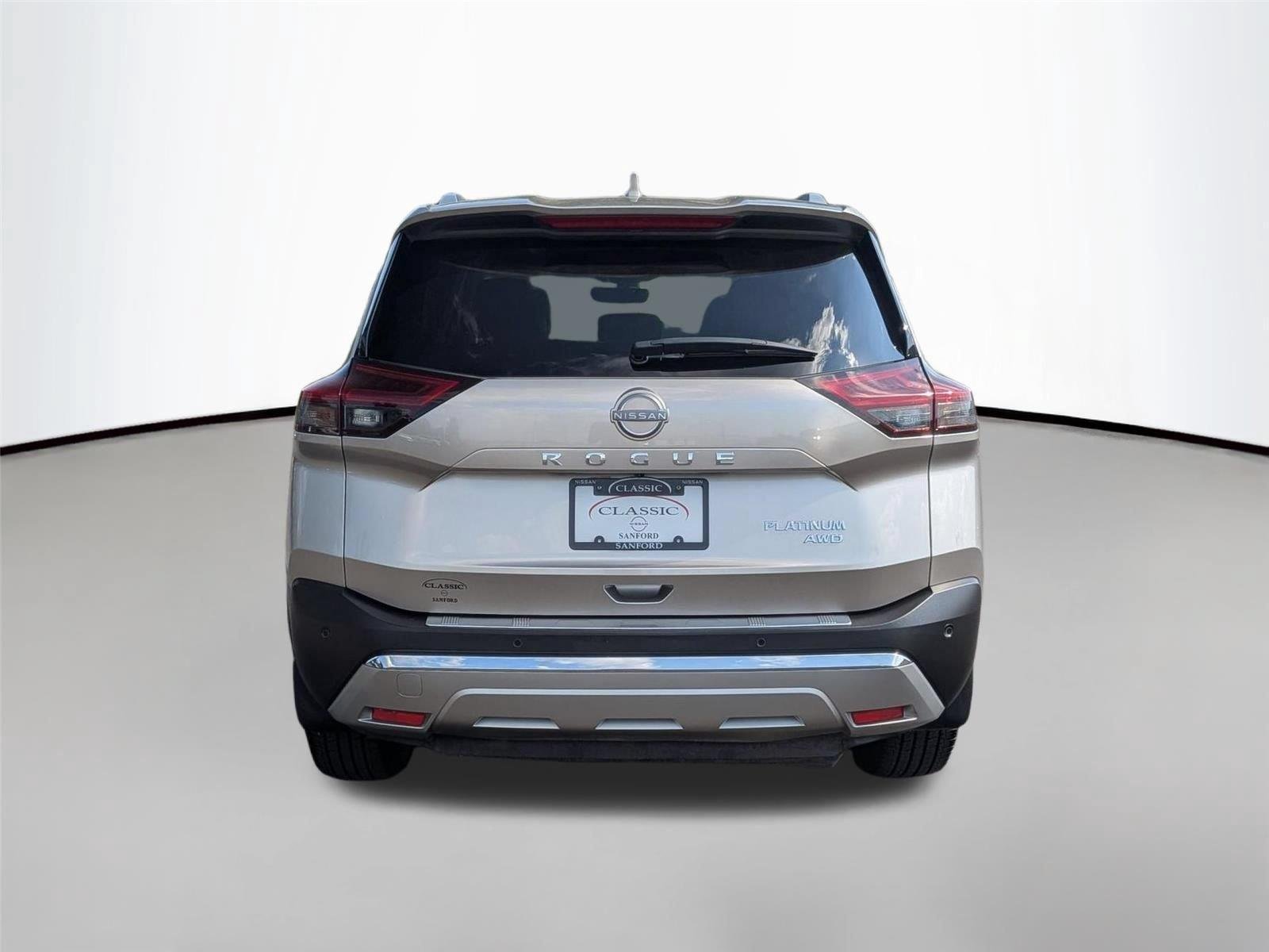 Used 2023 Champagne Silver Metallic Nissan Platinum image 4