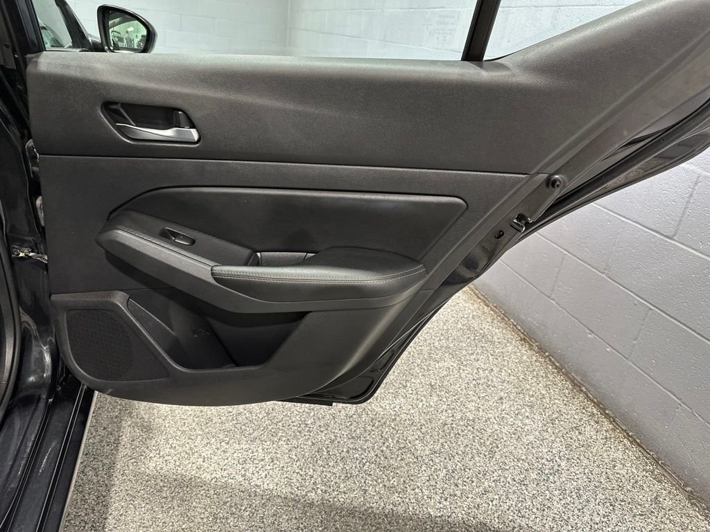 Used 2022 Blue Metallic Nissan 2.5 SV image 19