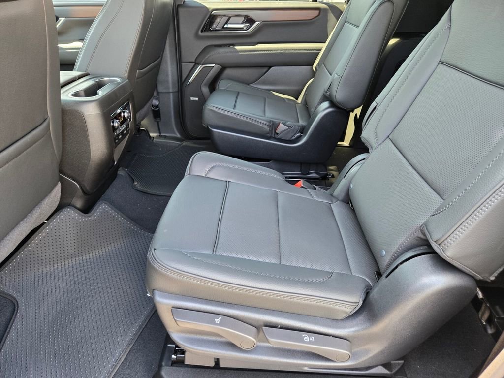 2026 GMC Yukon XL Denali - Photo 8