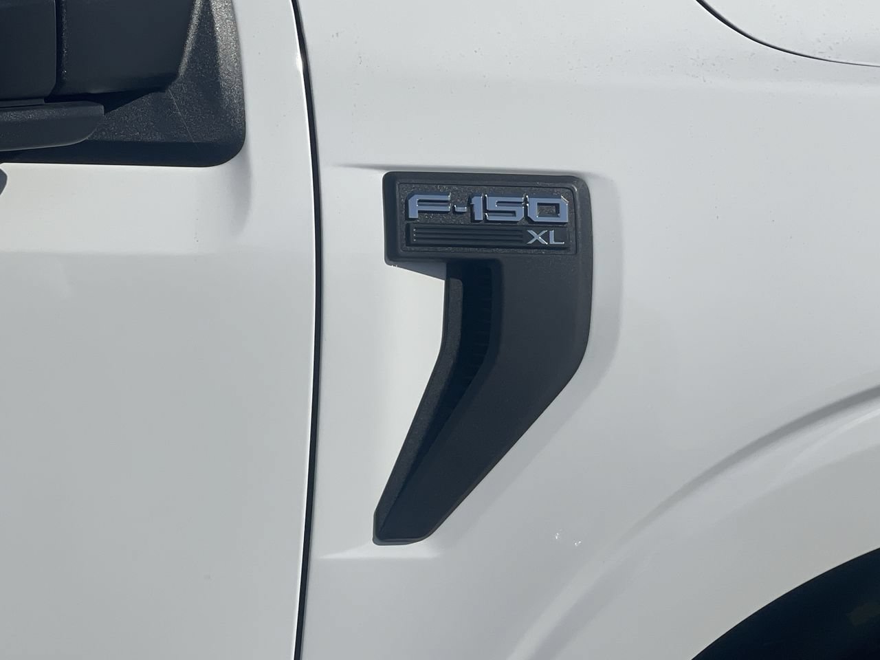 New 2026 Oxford White Ford XL image 8