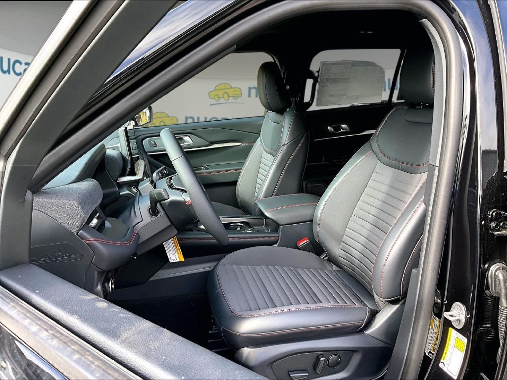 New 2027 Agate Black Metallic Ford ST-Line image 10