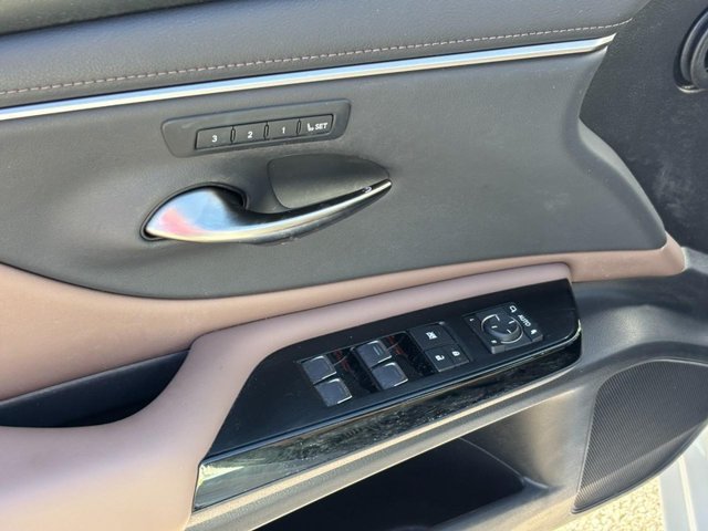 Used 2023 White Lexus ES 250 image 17