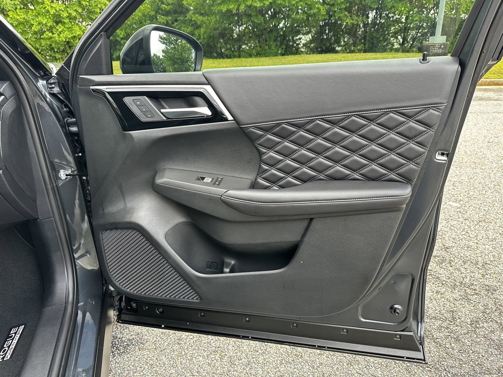 New 2026 Gray Nissan Platinum image 12